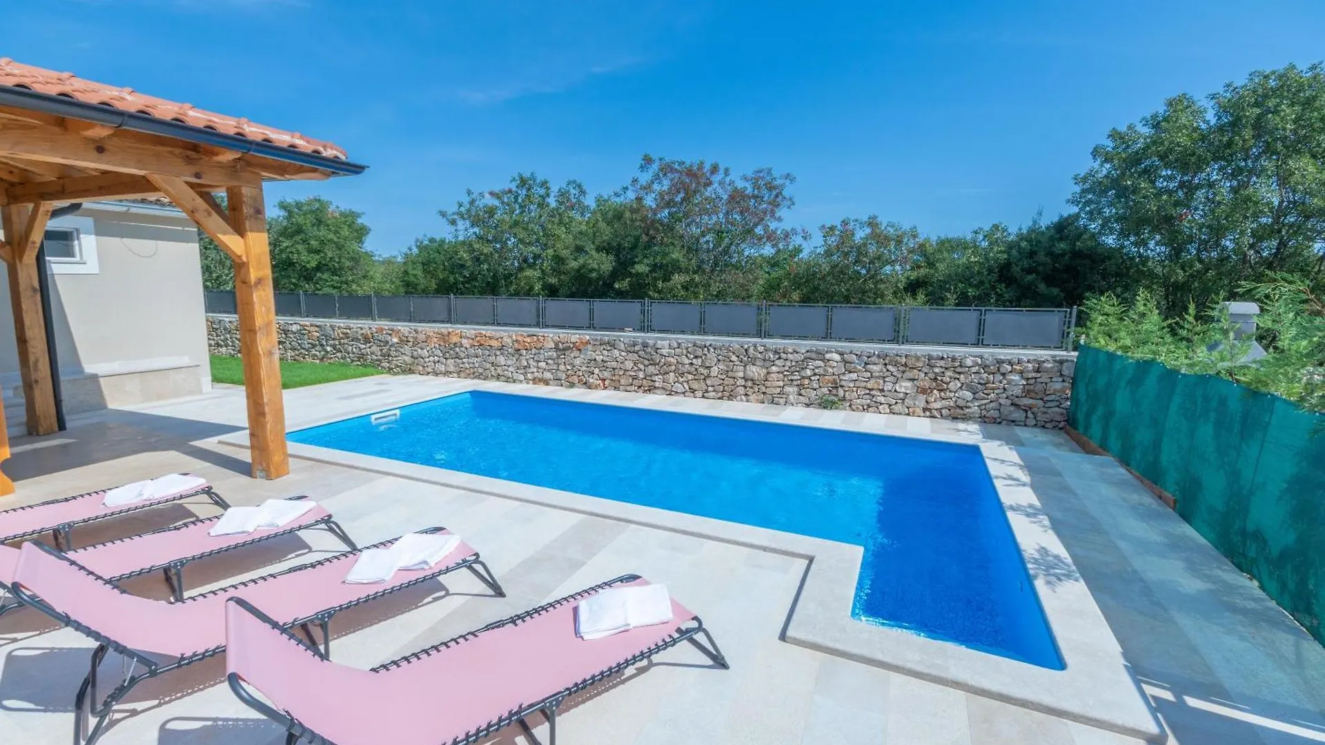 Villa Monkodonja, A Charming Summer Retreat Near Ρόβινι