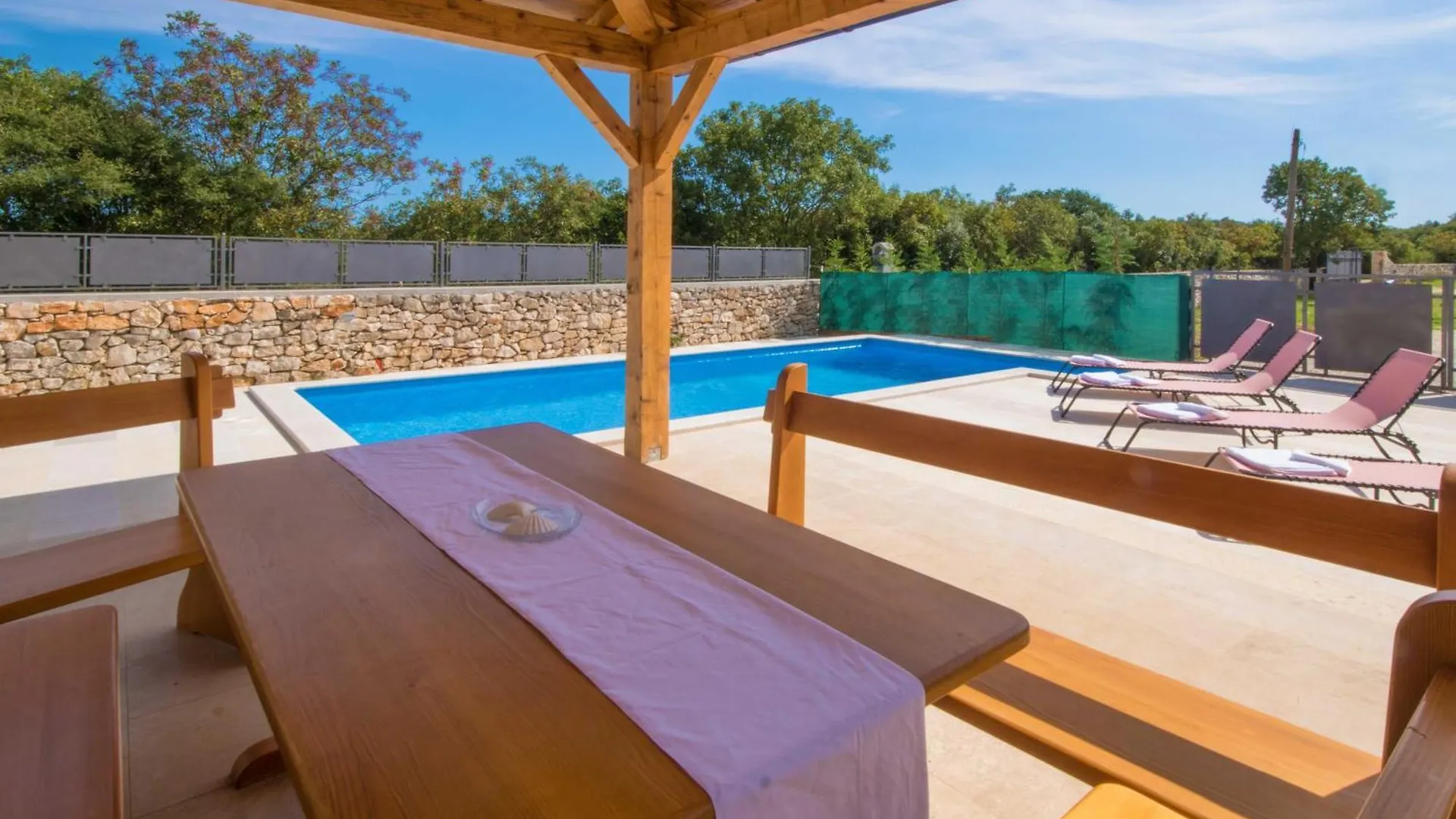 Semesterbostad Villa Monkodonja, A Charming Summer Retreat Near Rovinj